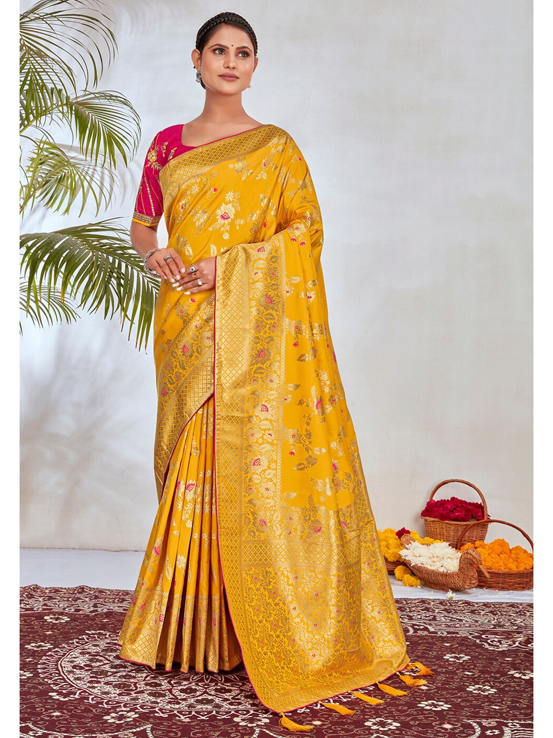 

MONJOLIKA FASHION Ethnic Motifs Woven Design Zari Banarasi Saree, Yellow