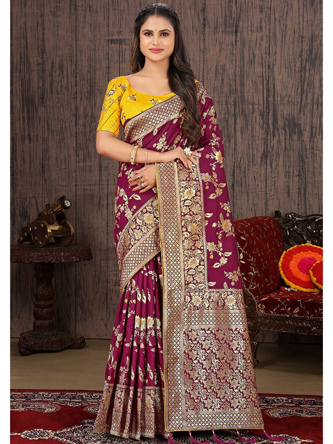 

MONJOLIKA FASHION Floral Woven Design Zari Banarasi Saree, Magenta