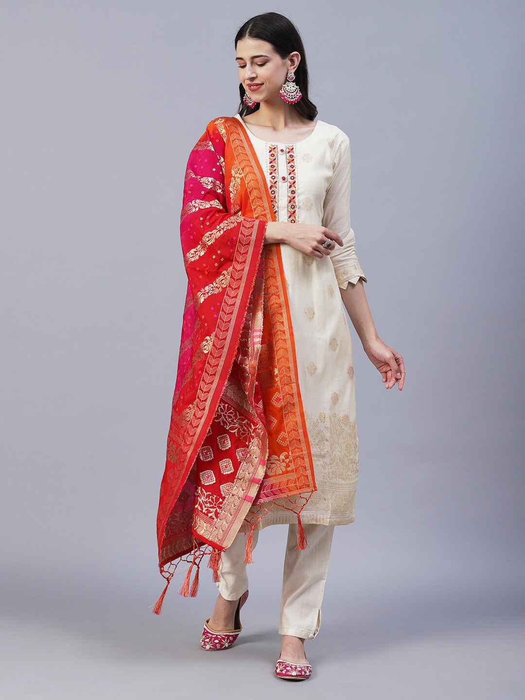 

FASHOR Woven Design Thread Work Kurta with Trousers & With Dupatta, Off white