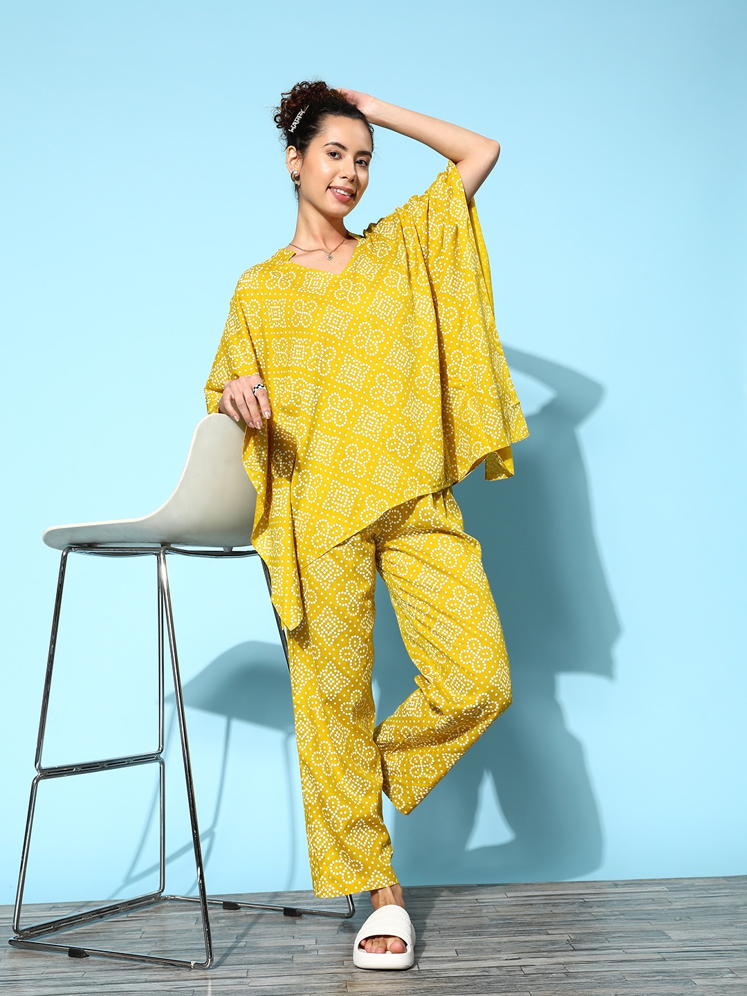 

ETC Women Yellow & White Printed Pure Cotton Night Suit
