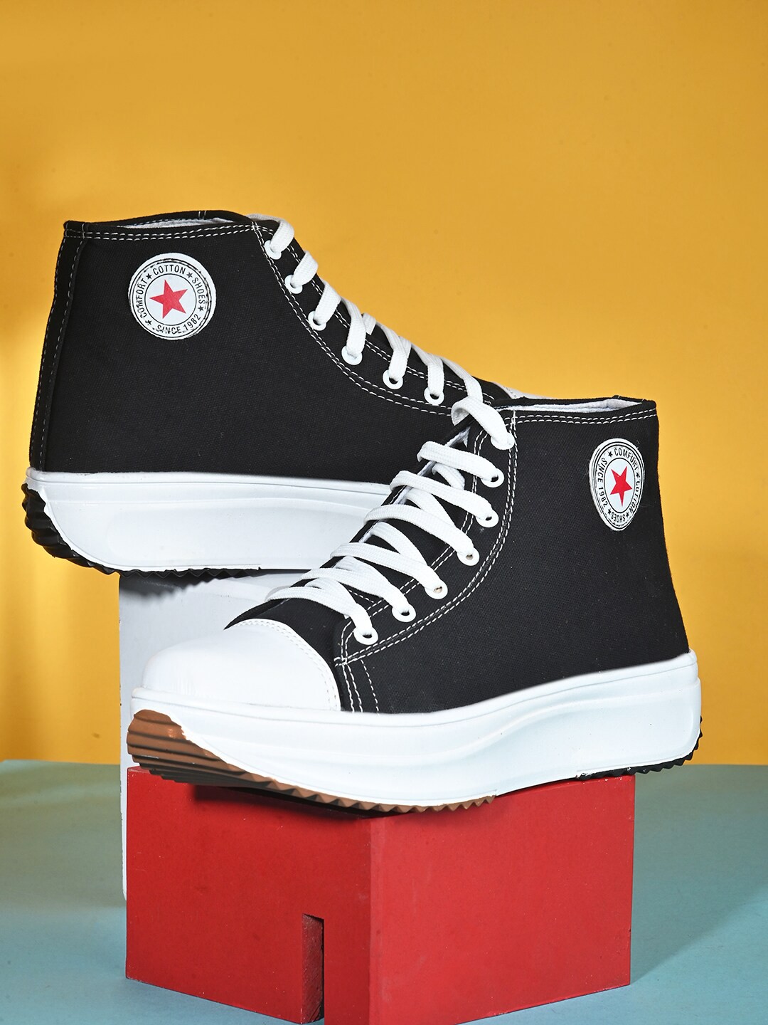 

Fashion Victim Men Mid Top Canvas Sneakers, Black