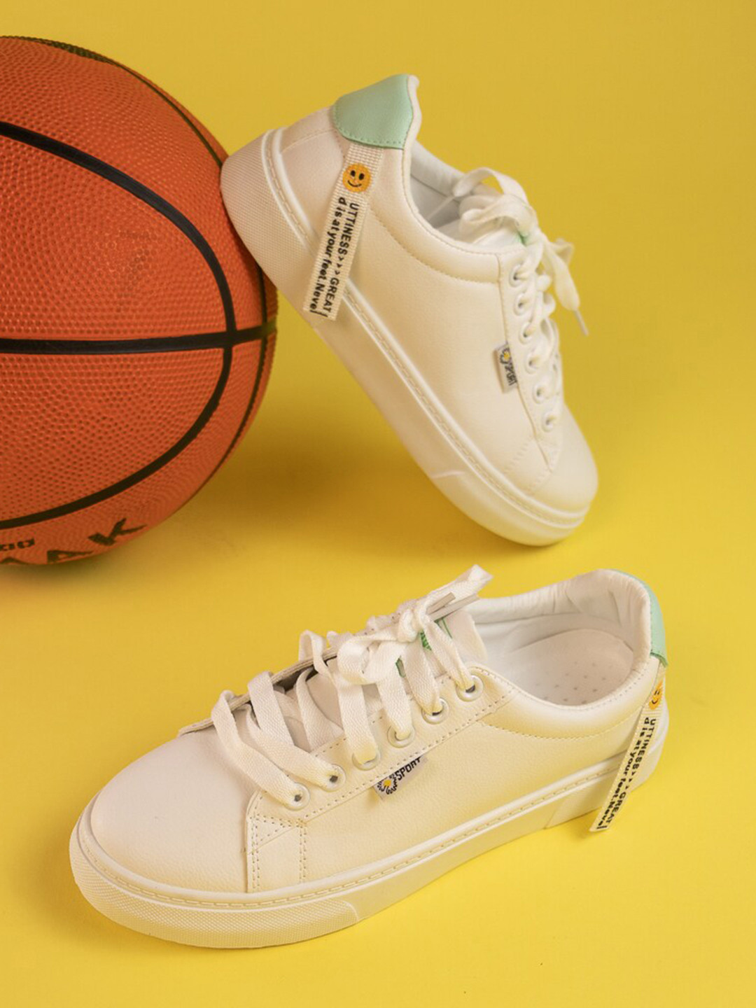 

THE WHITE POLE Women Lace-Up Lightweight Sneakers