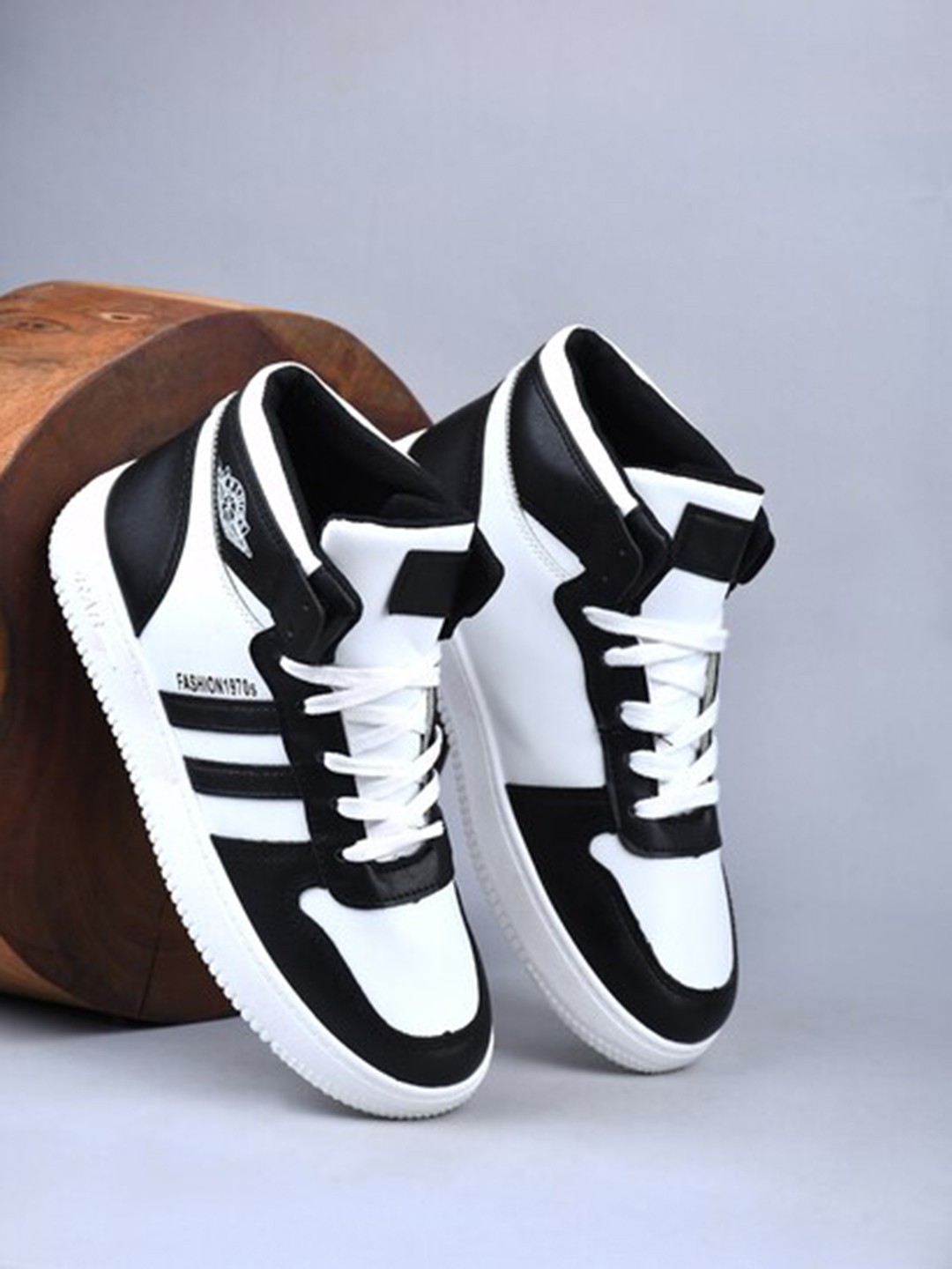

THE WHITE POLE Women Colourblocked Mid-Top Lightweight Shoes, Black