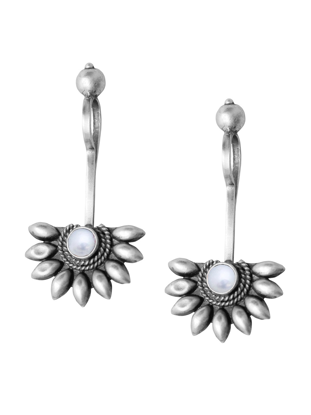 

ahilya Silver-Plated Oxidised Contemporary Ear Cuff