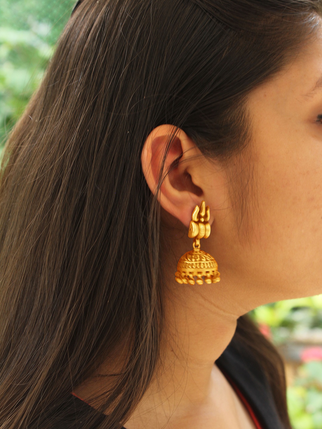 

ahilya Gold-Plated Contemporary Jhumkas Earrings