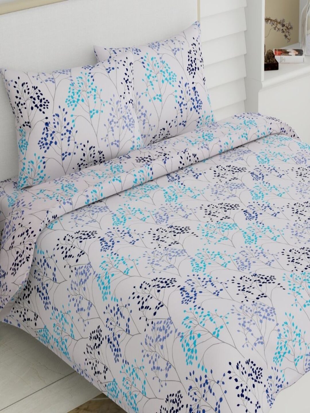

haus & kinder White & Blue 186 TC Flat Pure Cotton King Bedsheet with 2 Pillow Covers