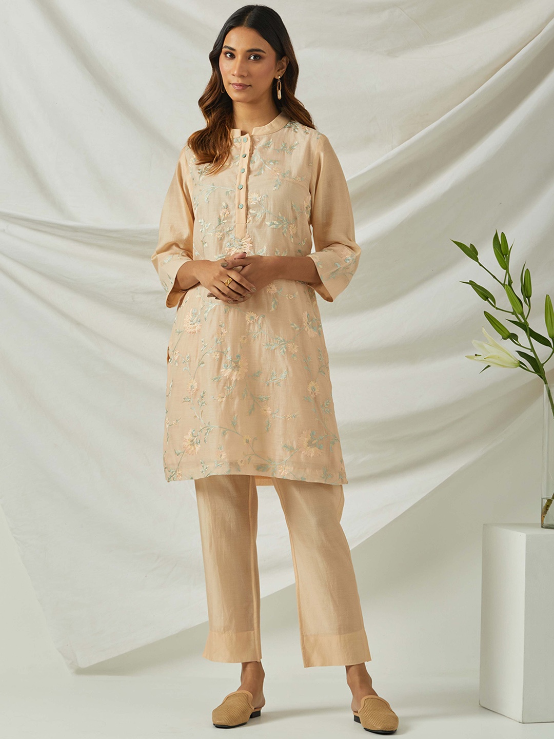

SMRITI GUPTA Floral Embroidered Band Collar Straight Chanderi Cotton Kurta with Trousers, Beige
