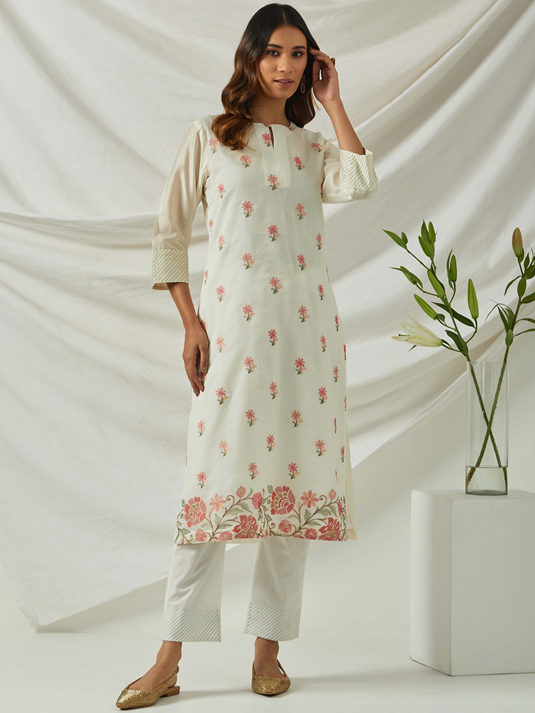 

SMRITI GUPTA Floral Embroidered Keyhole Neck Chanderi Silk Kurta, Off white