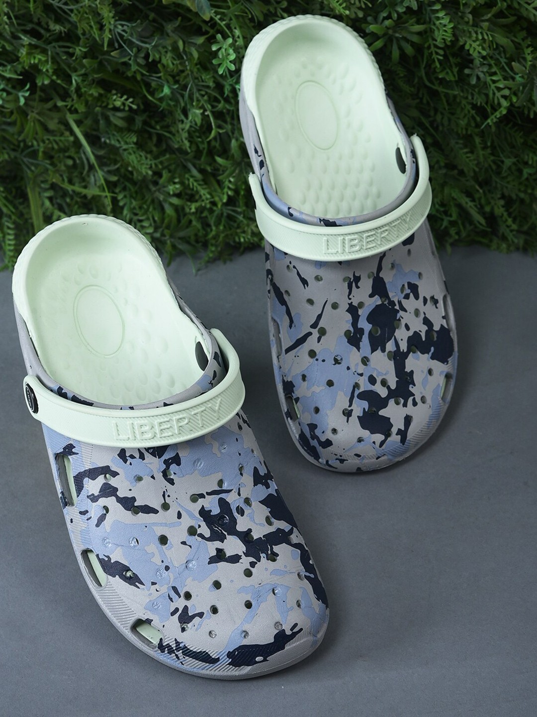 

Liberty Men Printed Clogs Sandals, Grey