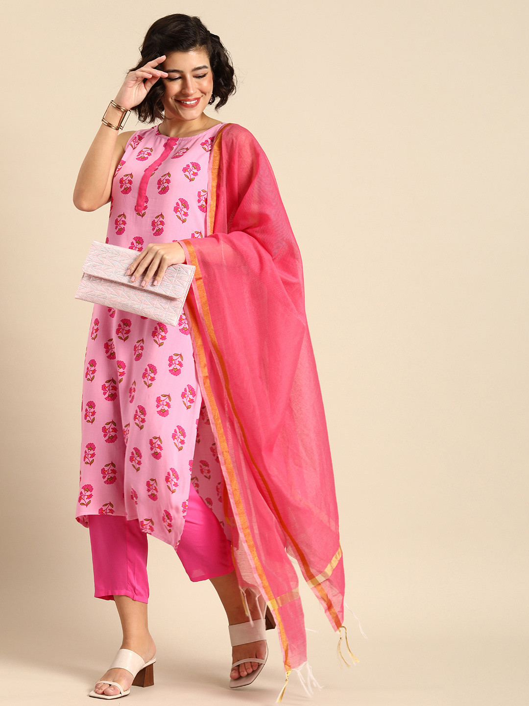 

Anouk Women Floral Printed Regular Kurta With Trousers & Dupatta, Pink