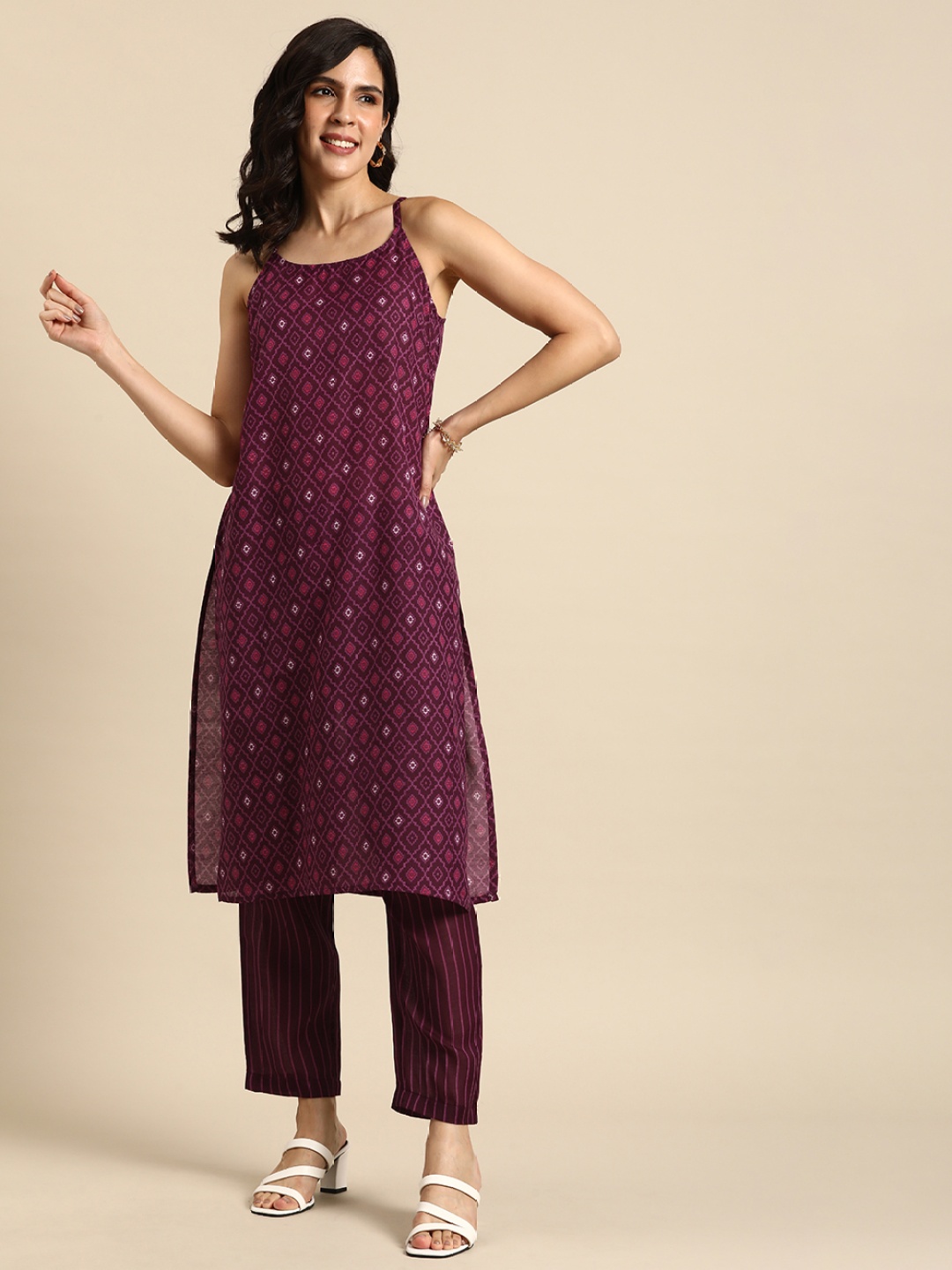 

Anouk Ethnic Motifs Printed Sleeveless Regular Kurta with Trousers, Burgundy