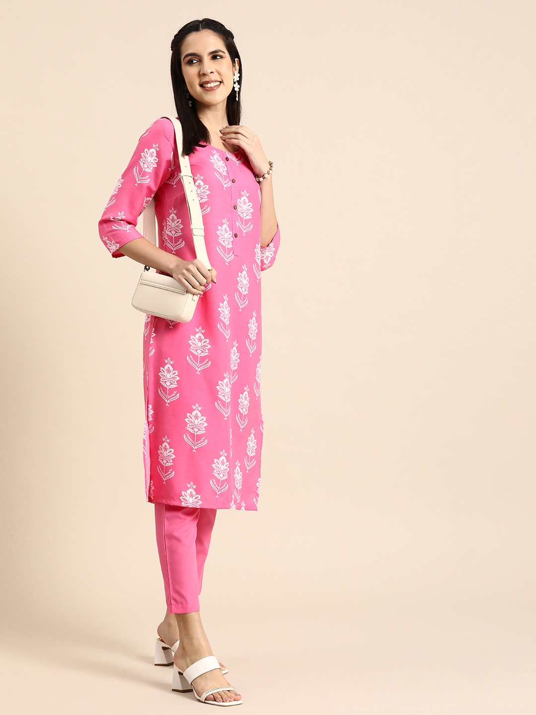 

Anouk Women Floral Printed Regular Kurta With Trousers, Pink