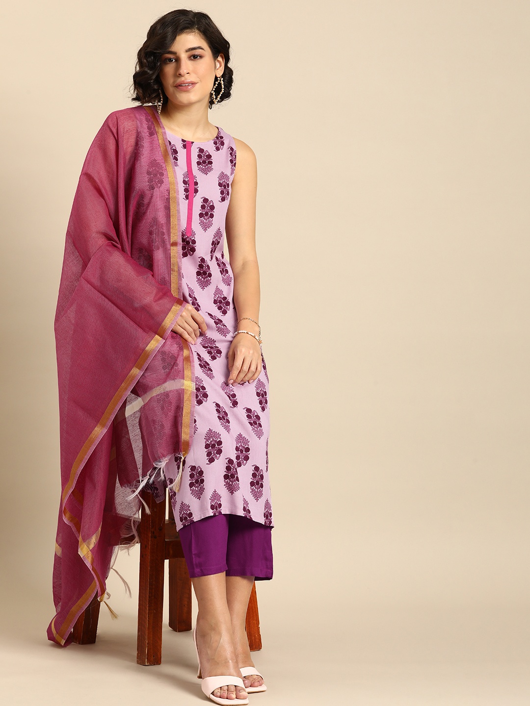 

Anouk Women Floral Printed Regular Kurta With Trousers & Dupatta, Purple