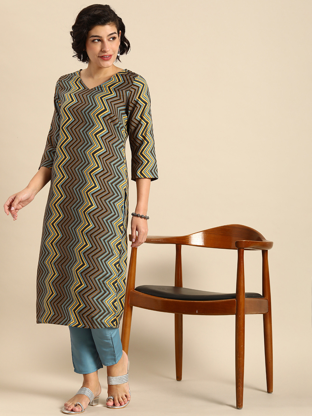 

Anouk Women Printed Regular Kurta with Trousers, Blue