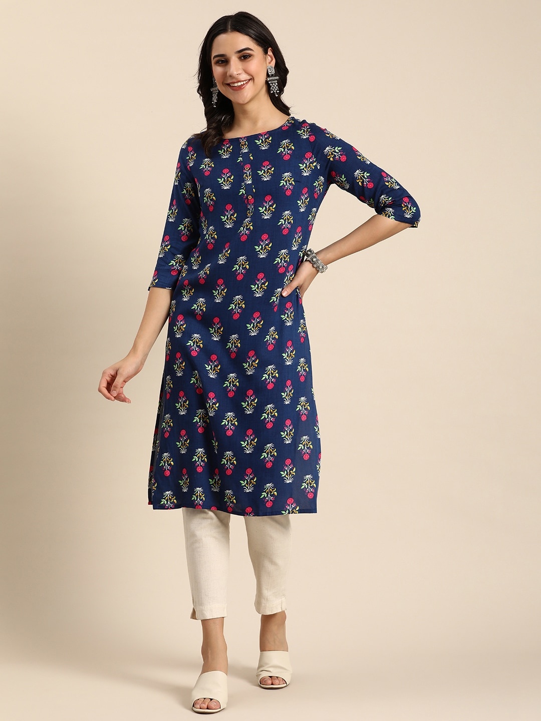 

Anouk Women Floral Printed Round Neck Straight Kurta, Navy blue