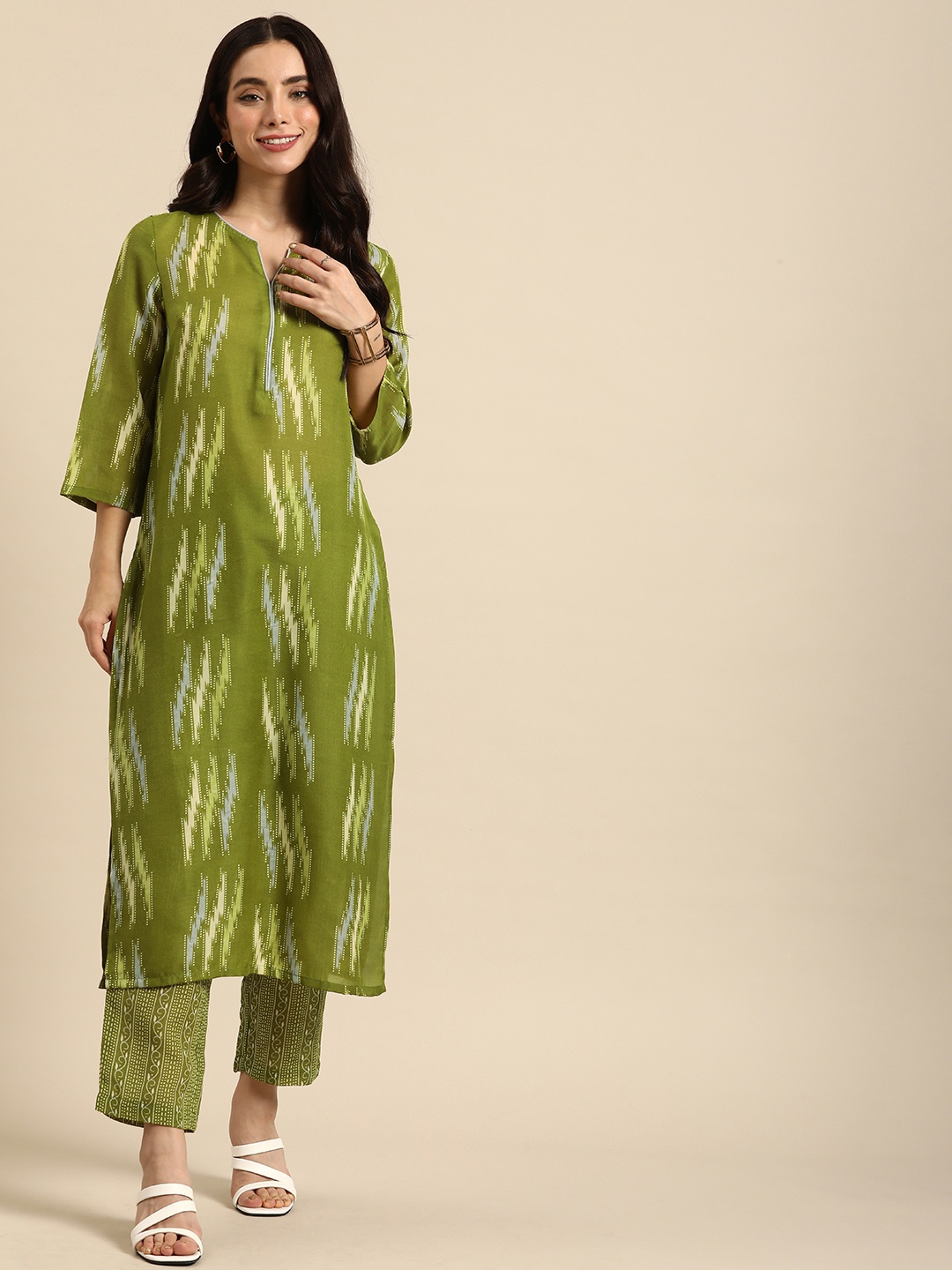 

Anouk Ethnic Motifs Printed Regular Kurta with Trousers, Olive