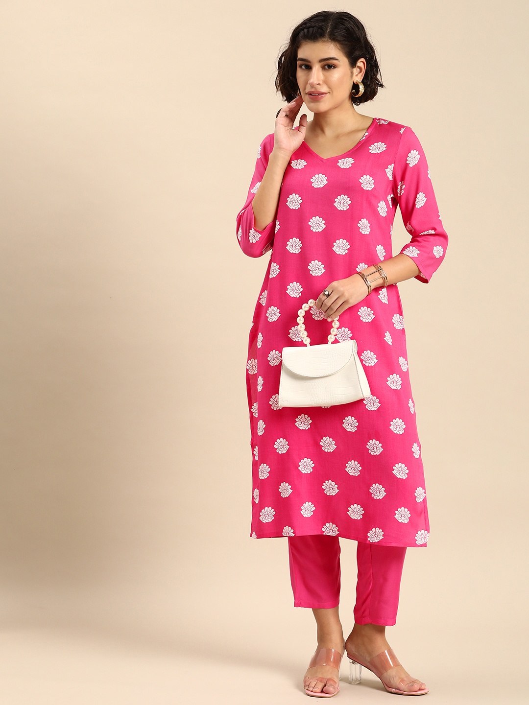 

Anouk Women Floral Printed Regular Kurta With Trousers, Pink