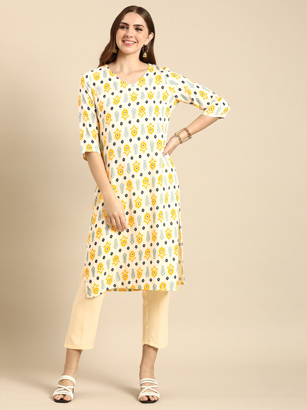 

Anouk Women V-Neck Printed Regular Kurta With Trousers, Cream