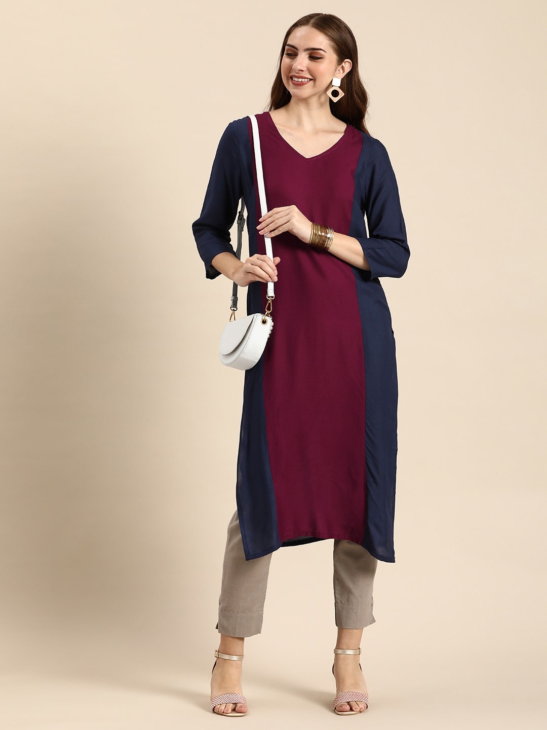 

Anouk Colourblocked V-Neck Straight Kurta, Navy blue