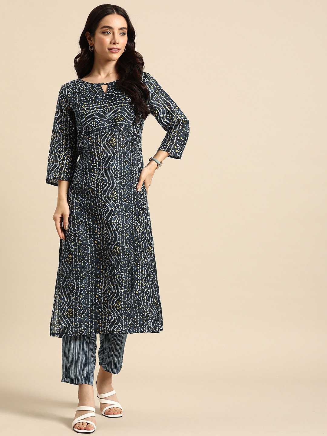 

Anouk Women Bandhani Printed Regular Kurta With Trousers, Black
