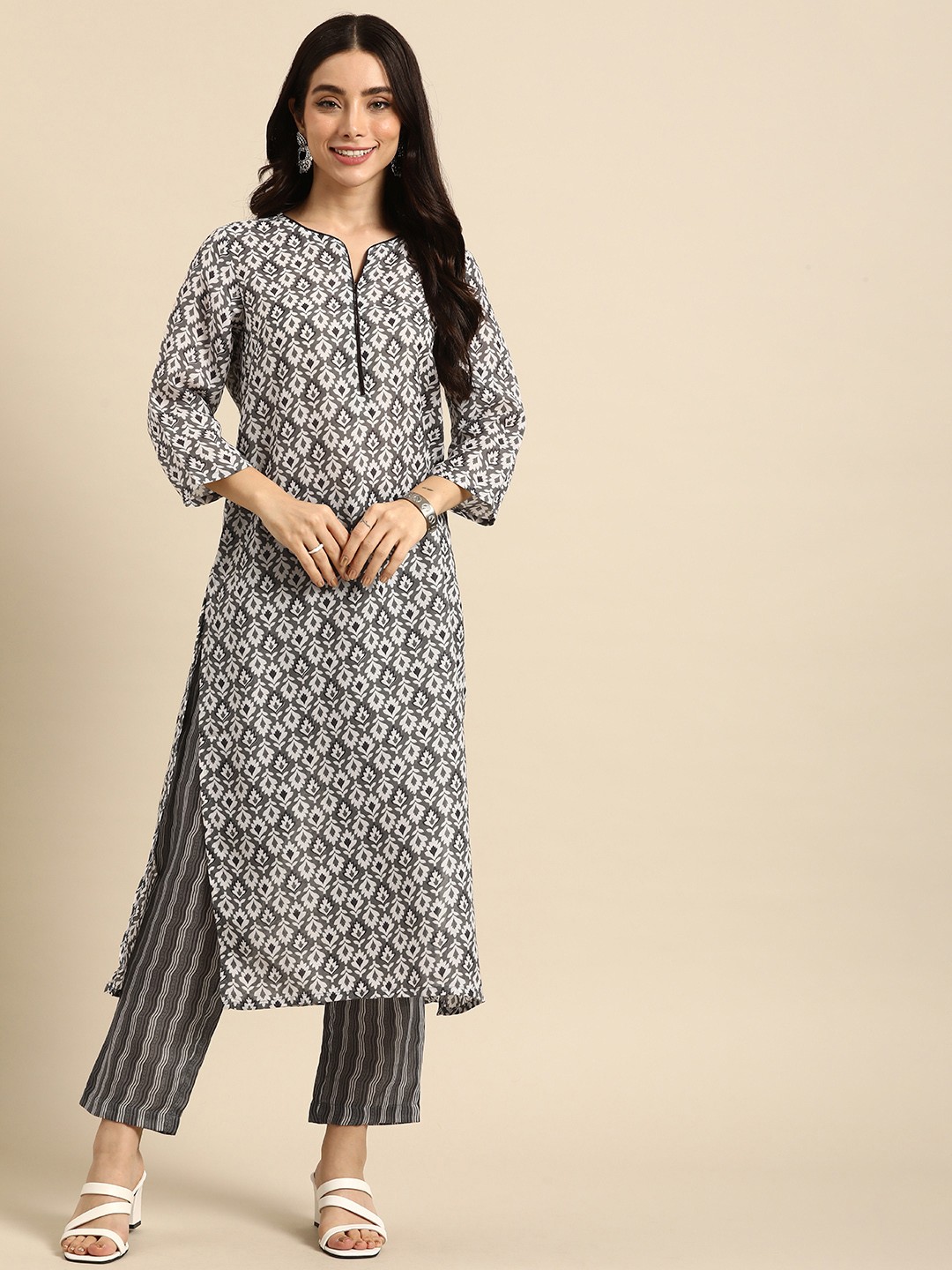 

Anouk Women Ethnic Motifs Printed Regular Kurta with Trousers, Grey