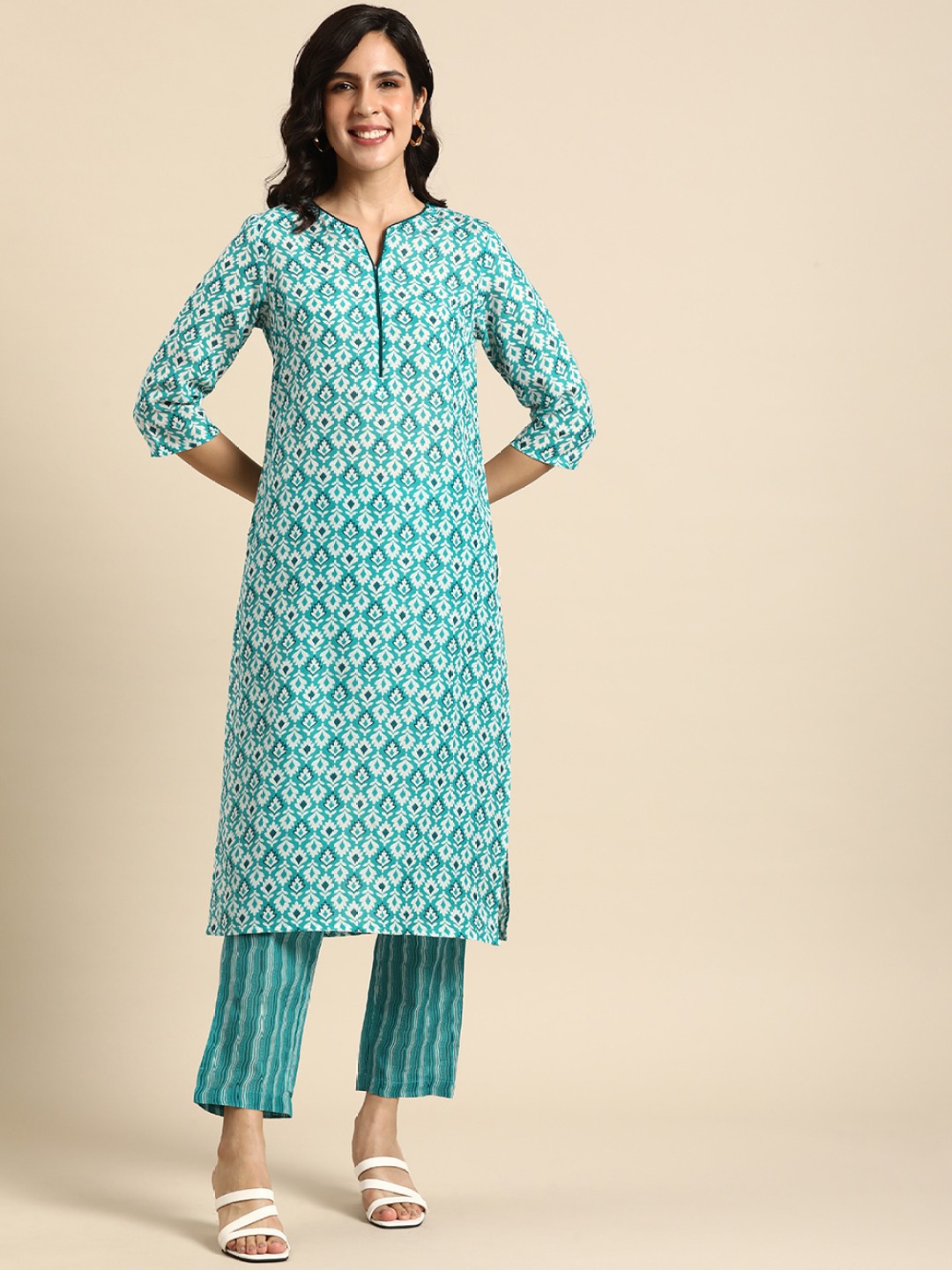

Anouk Women Floral Printed Regular Kurta with Trousers, Blue