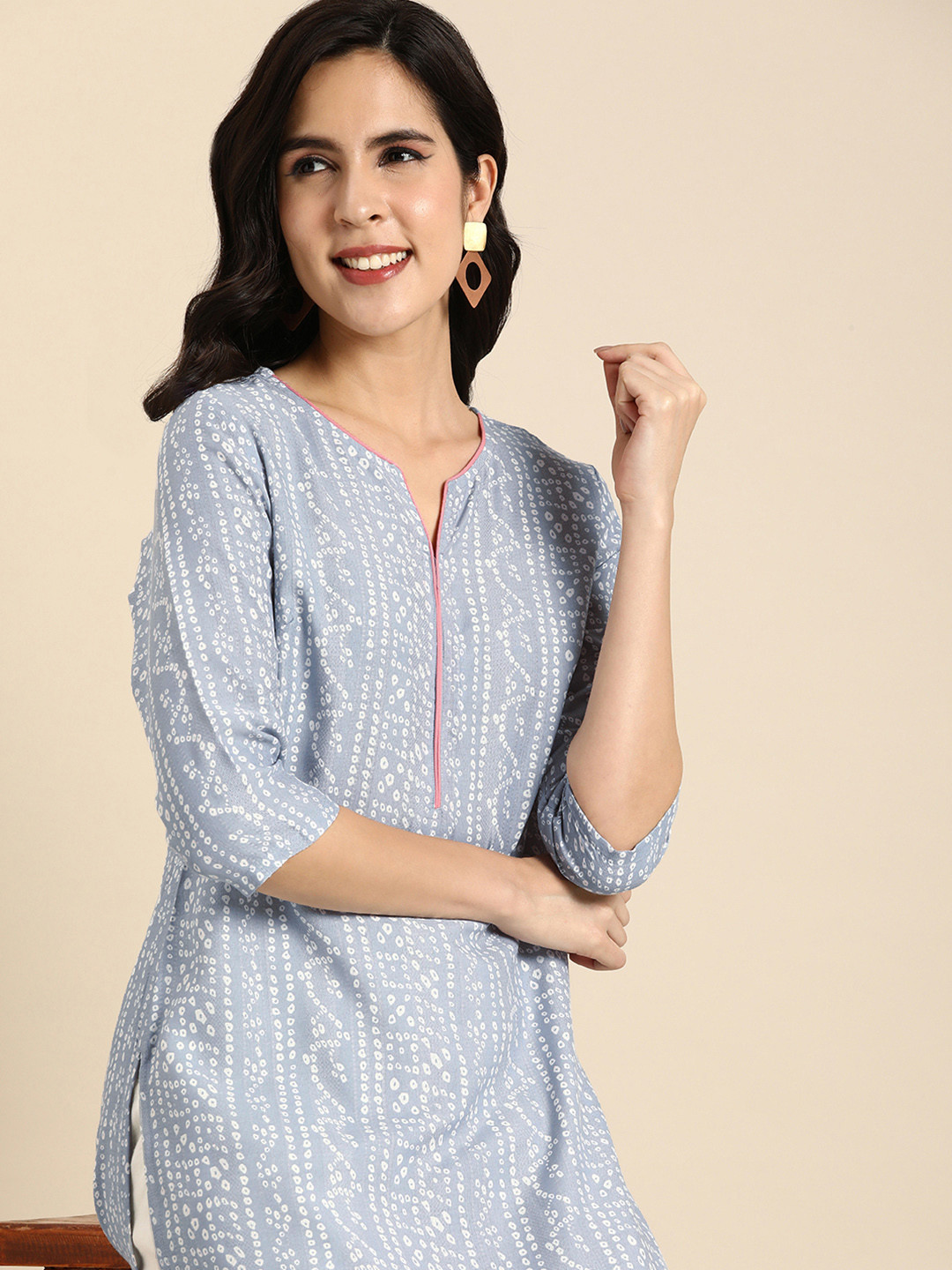 

Anouk Women Bandhani Geometric Printed Kurta, Grey