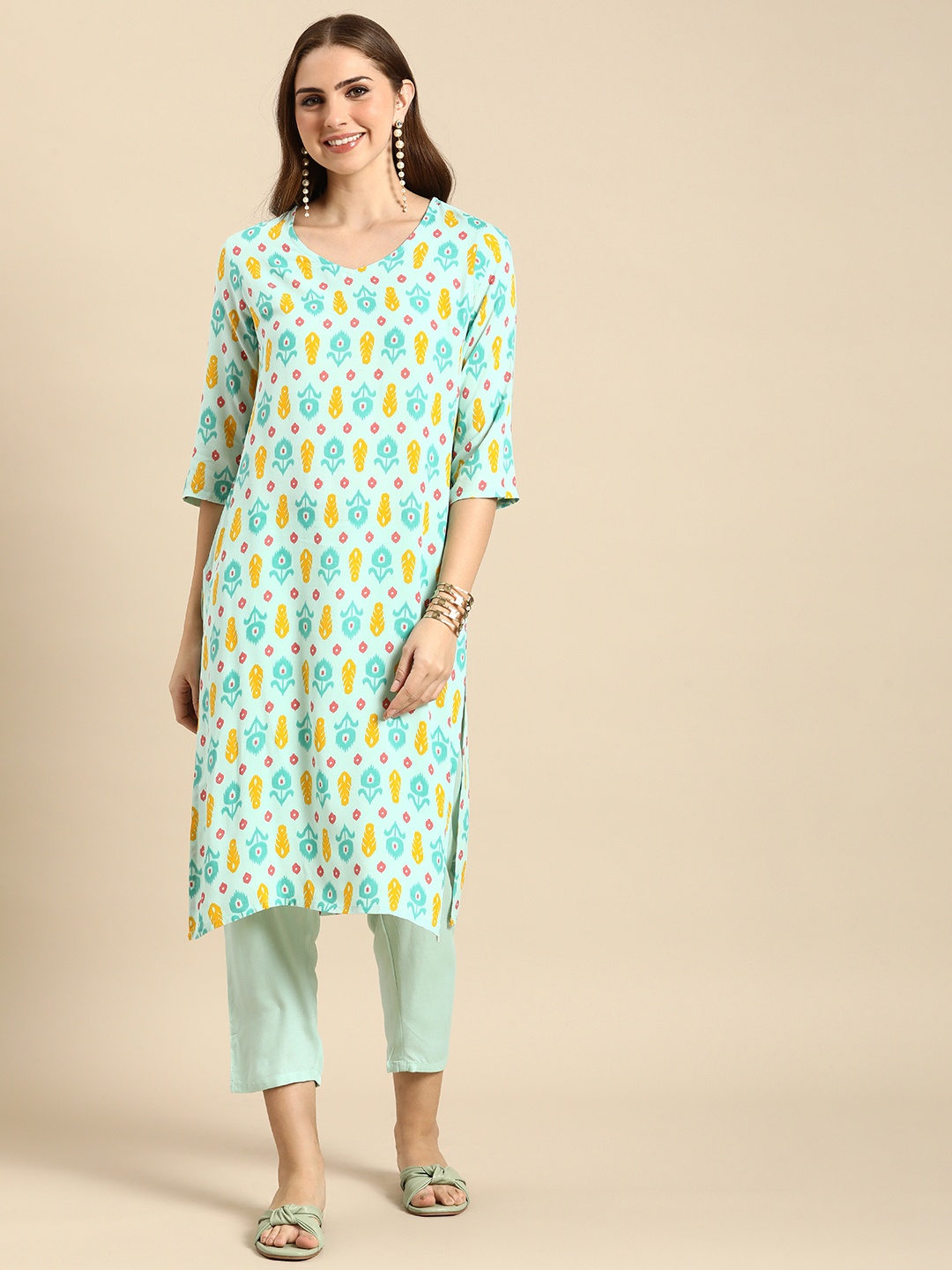 

Anouk Women Floral Printed Regular Kurta With Trousers, Blue