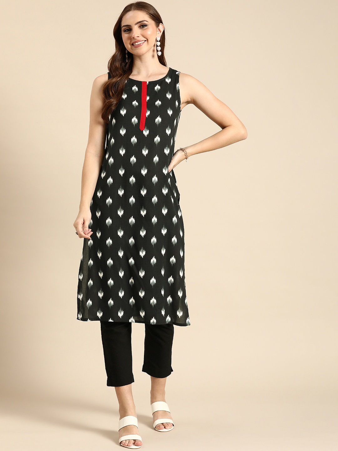 

Anouk Abstract Printed Sleeveless Straight Kurta, Black