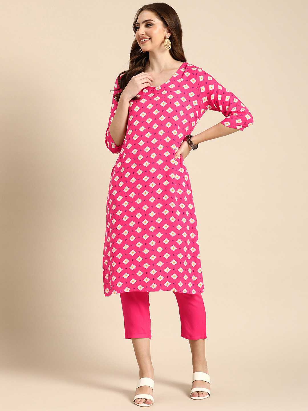 

Anouk Geometric Printed Kurta with Trousers, Fuchsia