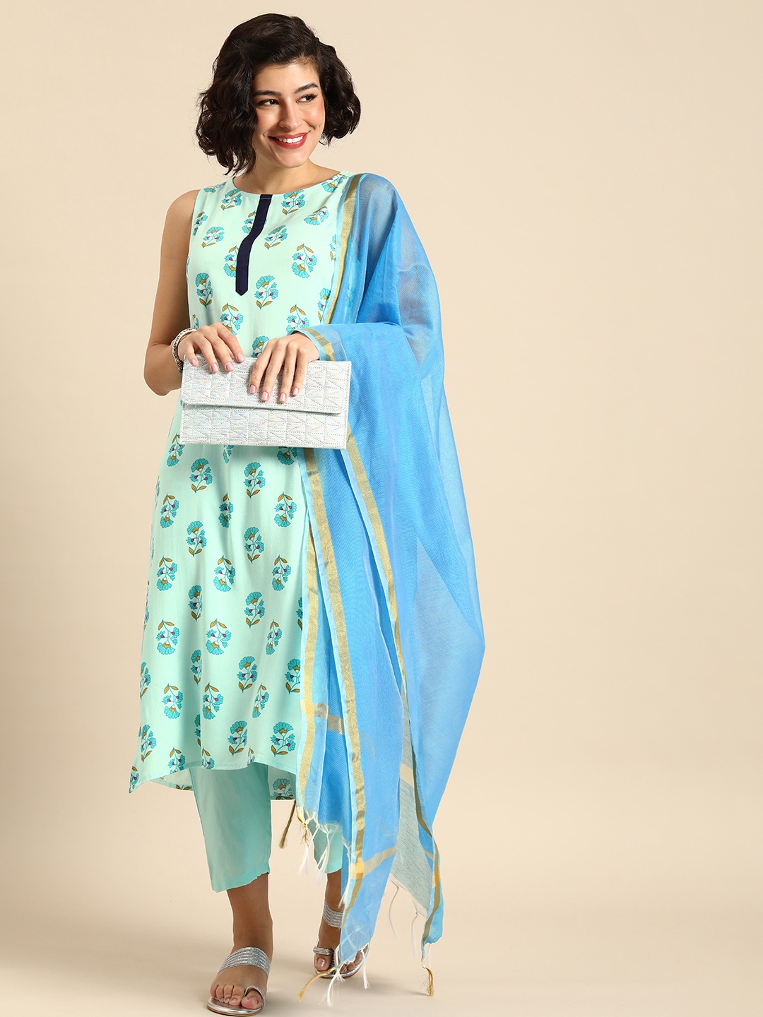 

Anouk Women Floral Printed Regular Kurta With Trousers & Dupatta, Green