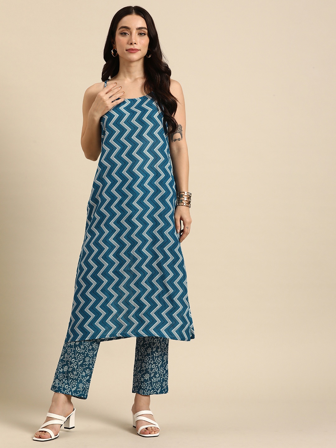 

Anouk Chevron Printed Sleeveless Regular Kurta with Trousers, Teal