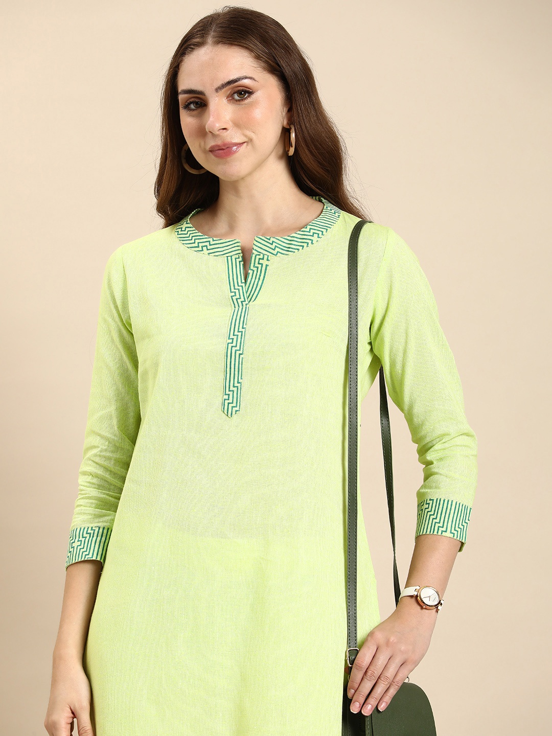 

Anouk Round Neck Solid Kurta, Green