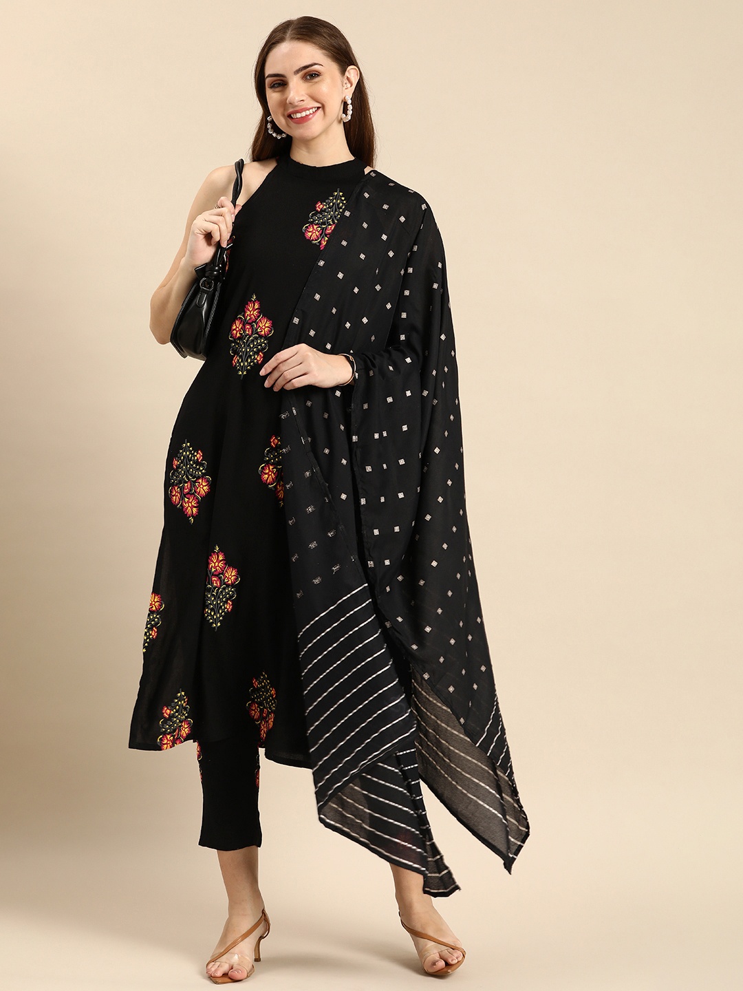 

Anouk Women Floral Printed Regular Kurta with Trousers & With Dupatta, Black