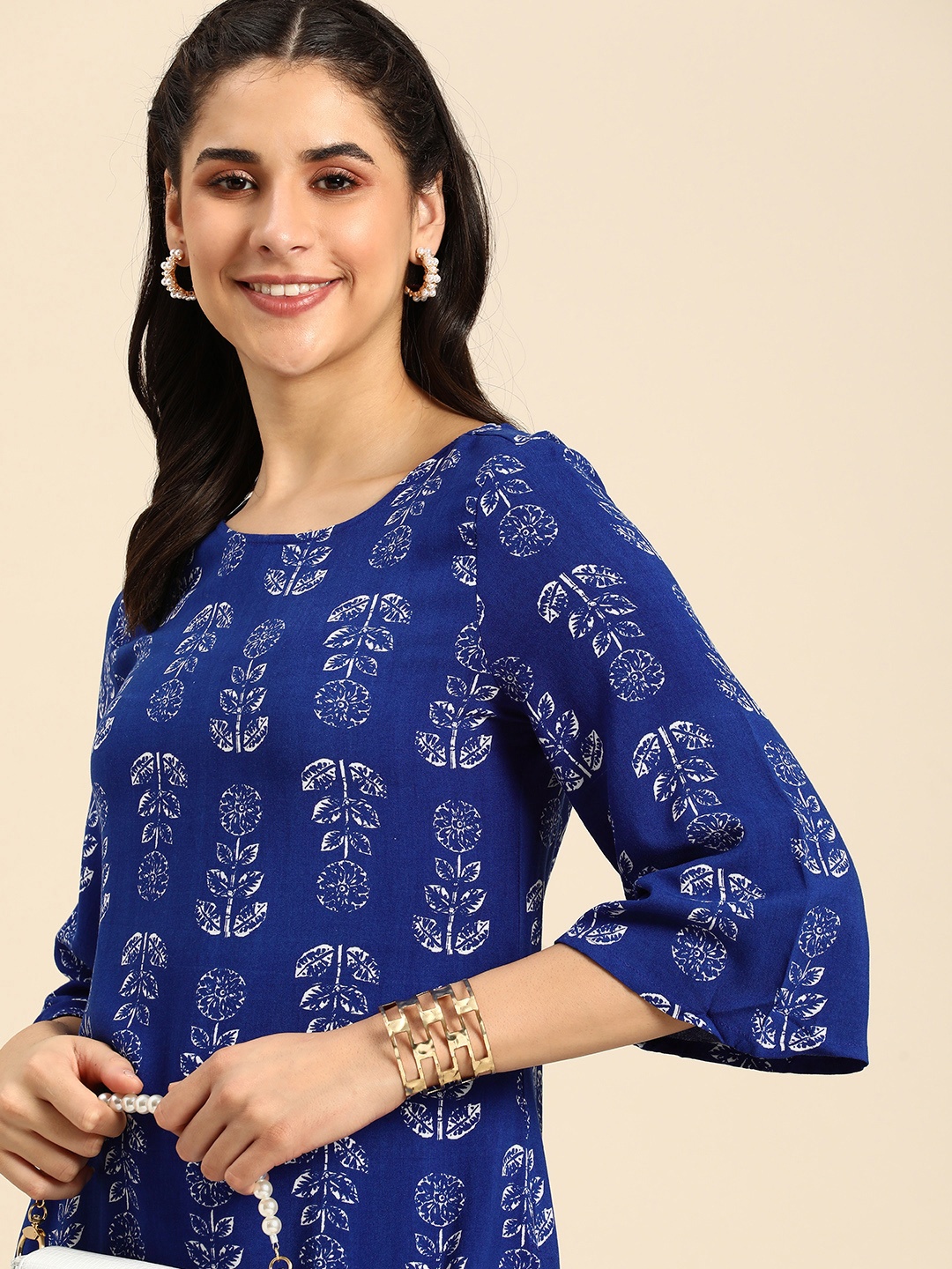 

Anouk Women Floral Printed Regular Kurta With Trousers, Blue