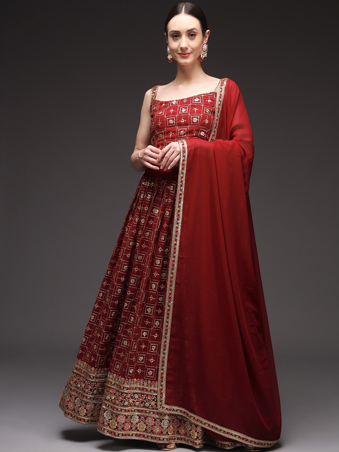 

VAANI CREATION Thread Work Semi-Stitched Lehenga & Unstitched Blouse With Dupatta, Maroon