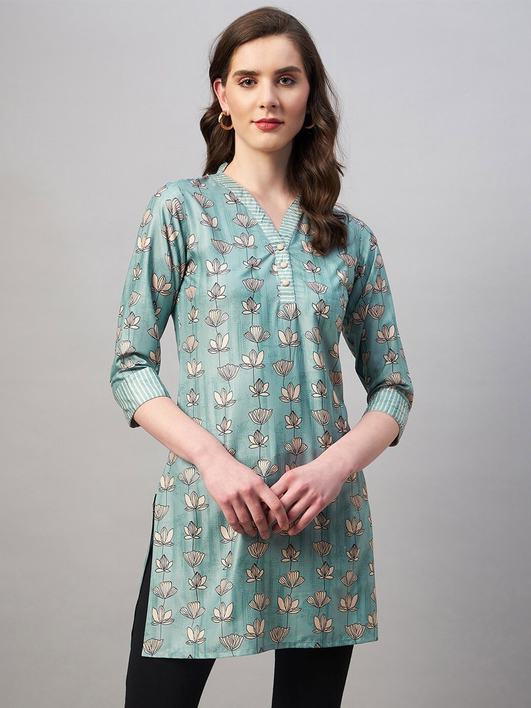 

Azira Floral Printed V-Neck Kurti, Green