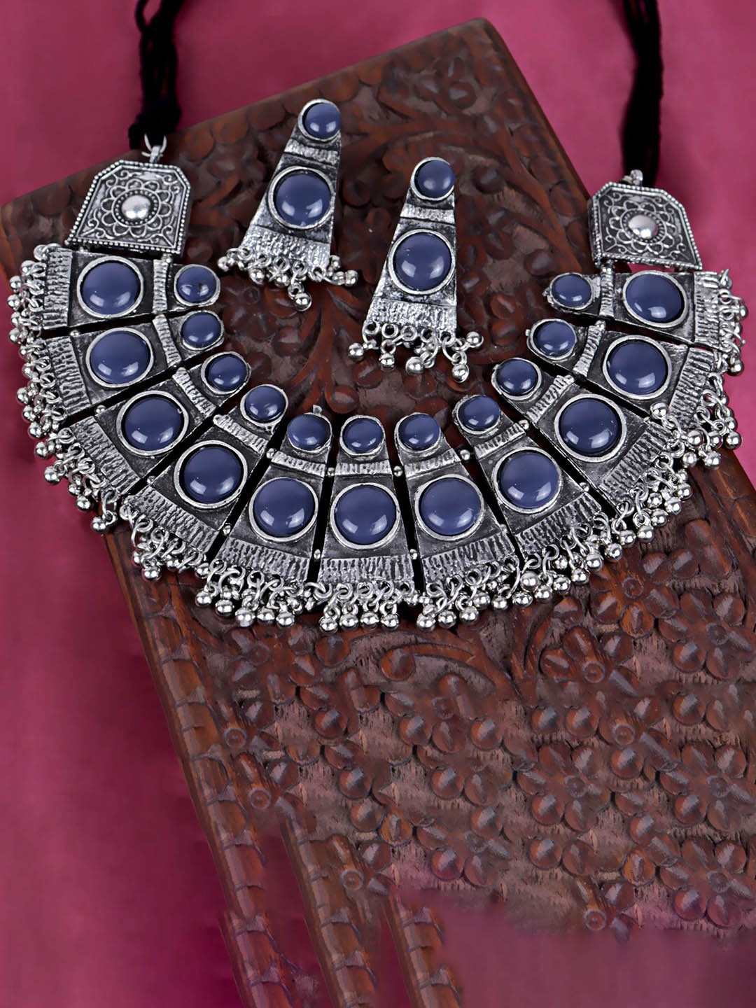 

Krelin Silver-Plated Stone Studded Ghunghroo Choker Jewellery Set, Blue