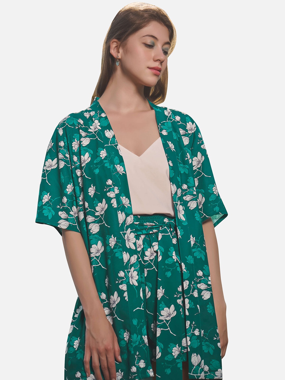 

NEOFAA Women Floral Printed Top With Trousers & With Shrug Co-Ords Set, Green