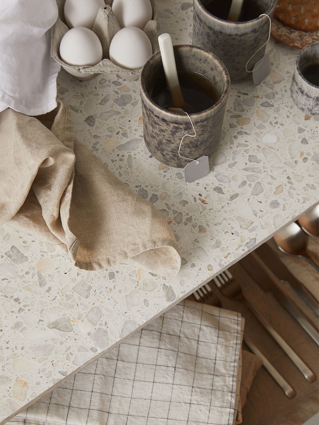 

H&M Grey Textured Stoneware Cup