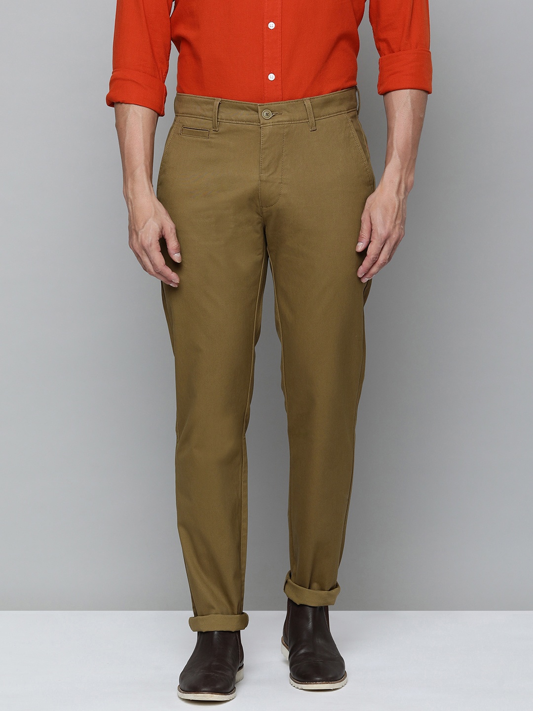 

Levis Men Slim Fit Low-Rise Smart Casual Chinos, Brown