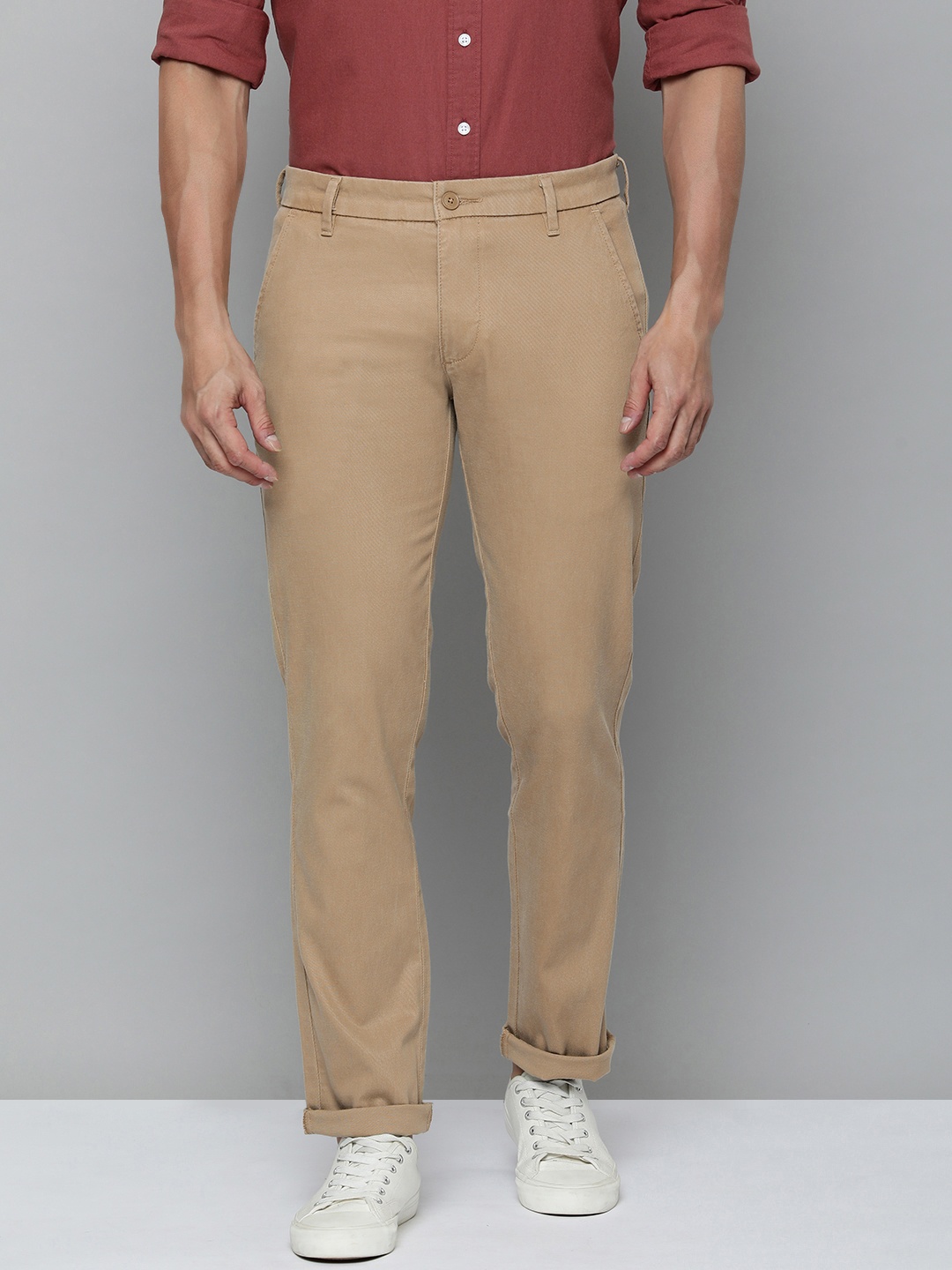 

Levis Men Slim Fit Low-Rise Smart Casual Chinos, Beige