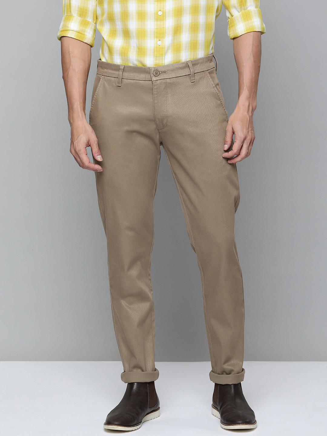 

Levis Men Textured Slim Fit Chino Trousers, Brown