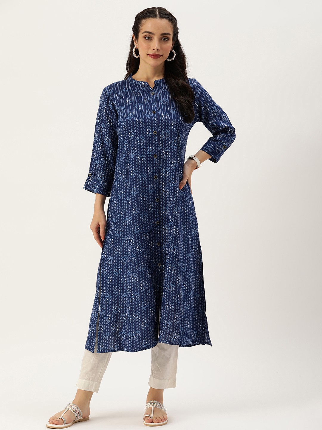 

AMUKTI Floral Printed Kurta, Navy blue