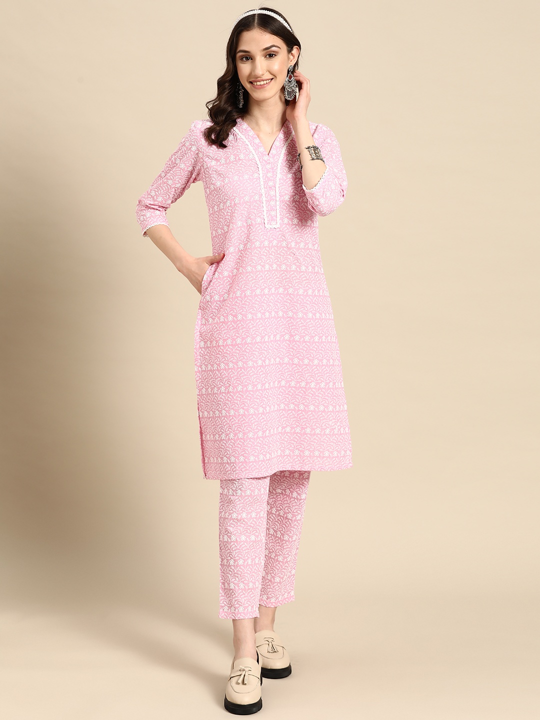 

Sangria Floral Embroidered Kantha Work Kurta With Trousers, Pink