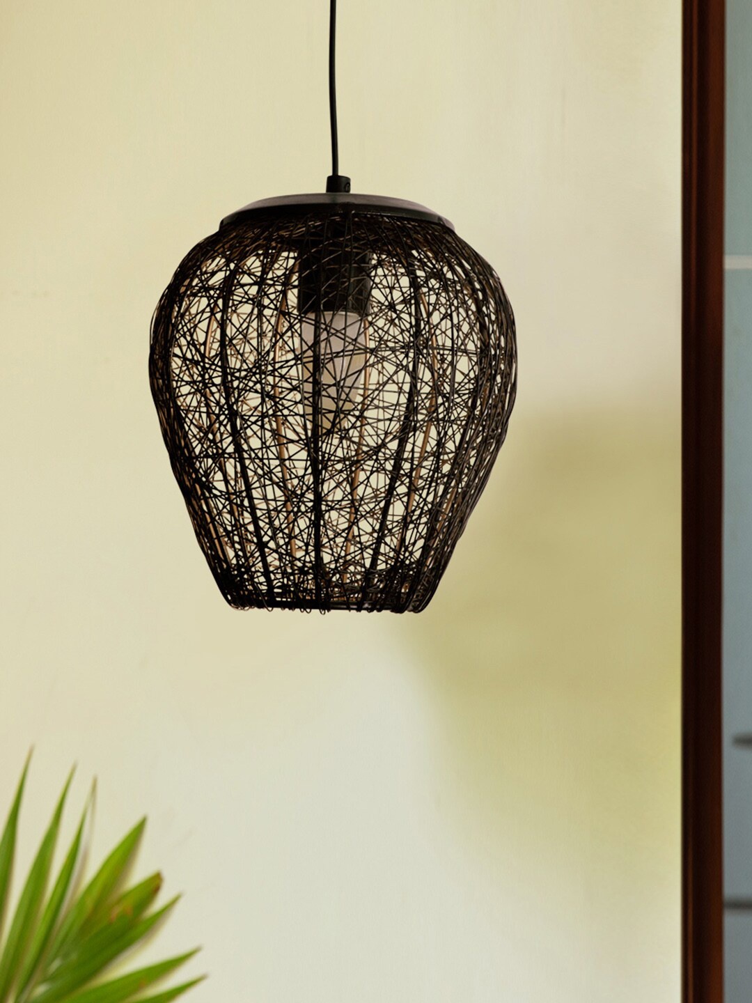 

ExclusiveLane Glamorous Mesh Black Textured Iron Pendant Lamp