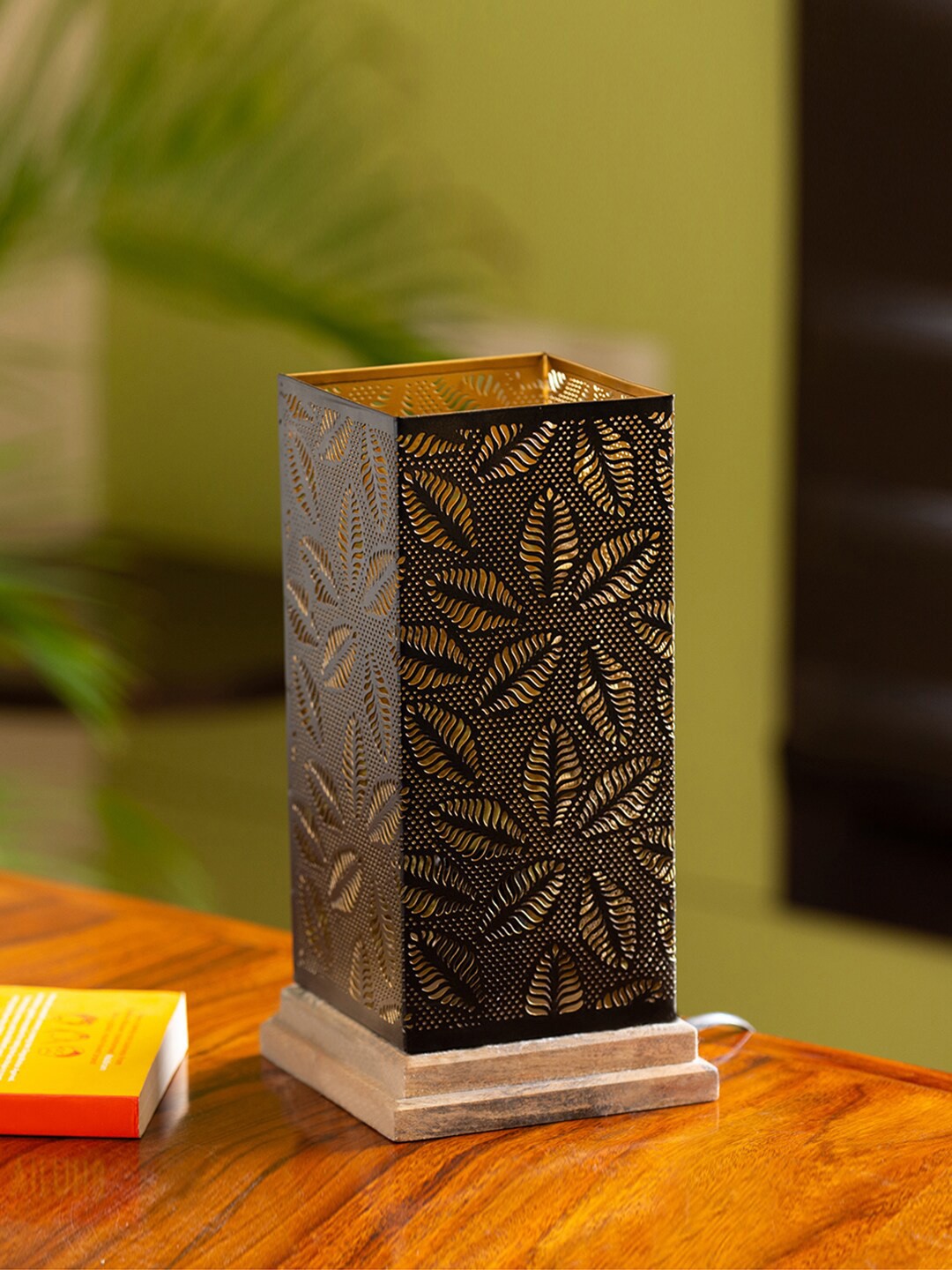 

ExclusiveLane Leafy Plants Brown & Black Etched Iron & Wooden Table Lamp