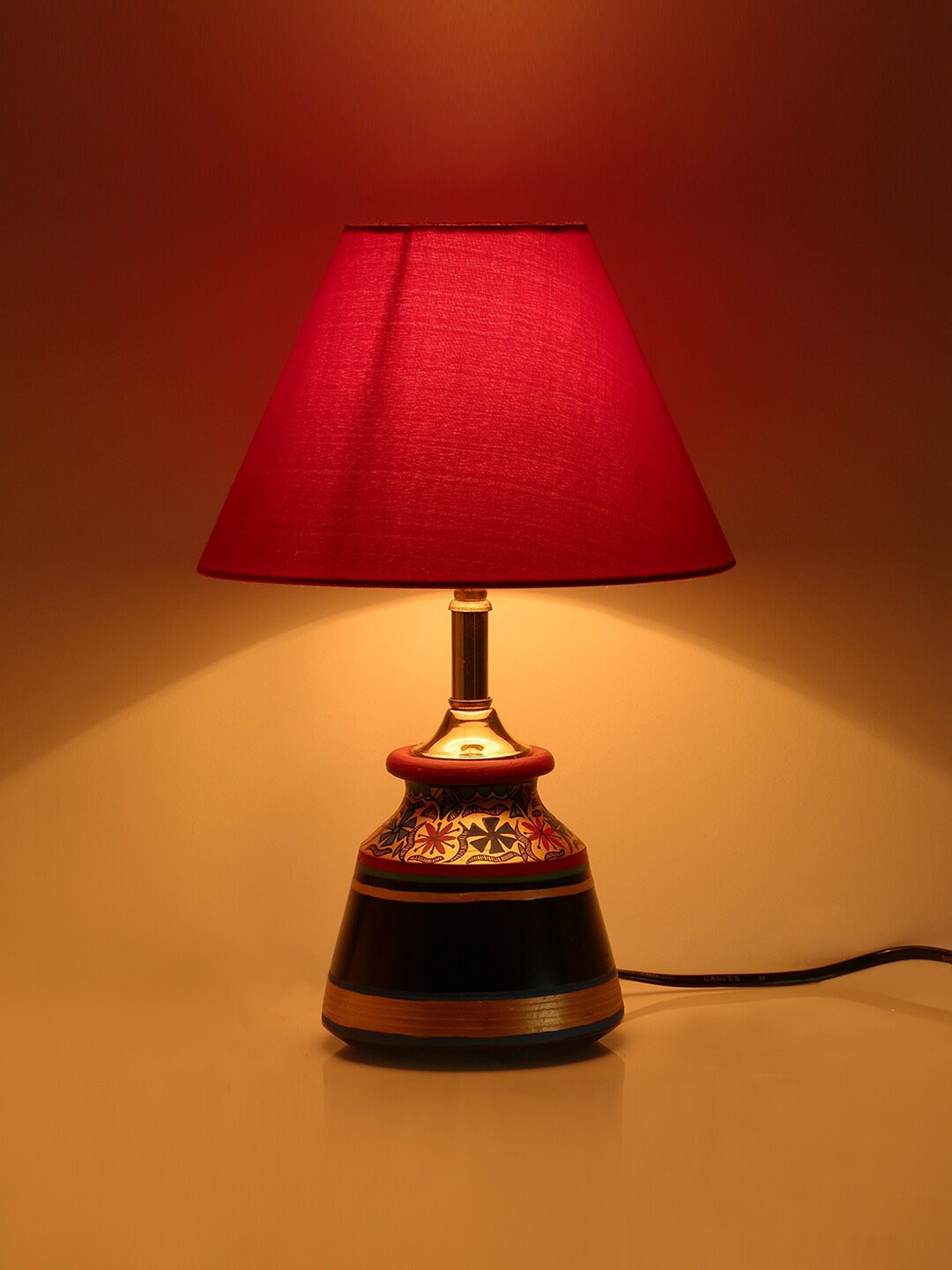 

ExclusiveLane Glowing Reds Black & Red Floral Painted Vessel Shaped Terracotta Table Lamp