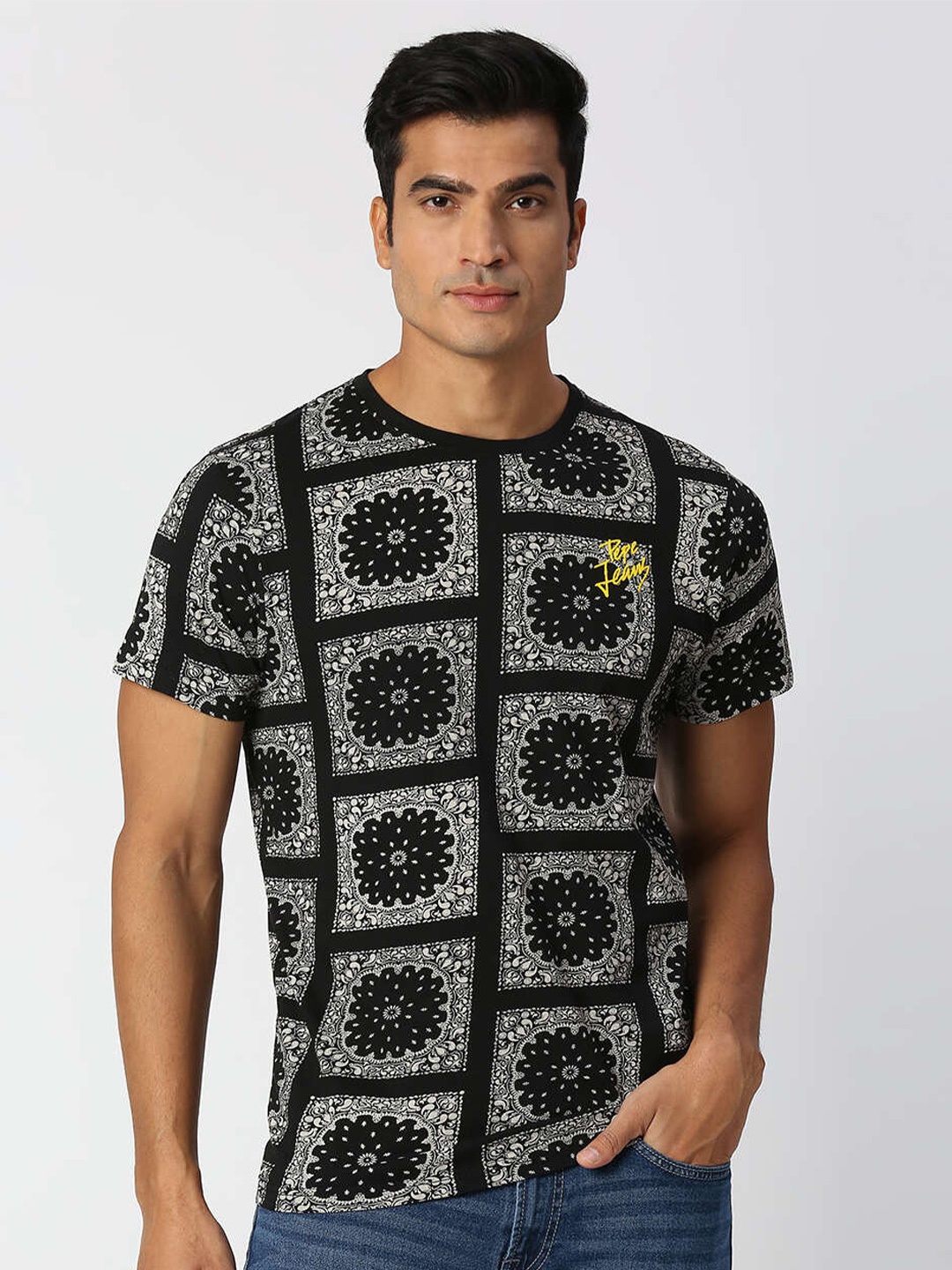 

Pepe Jeans Men Bandana printed Pure Cotton T-shirt, Black