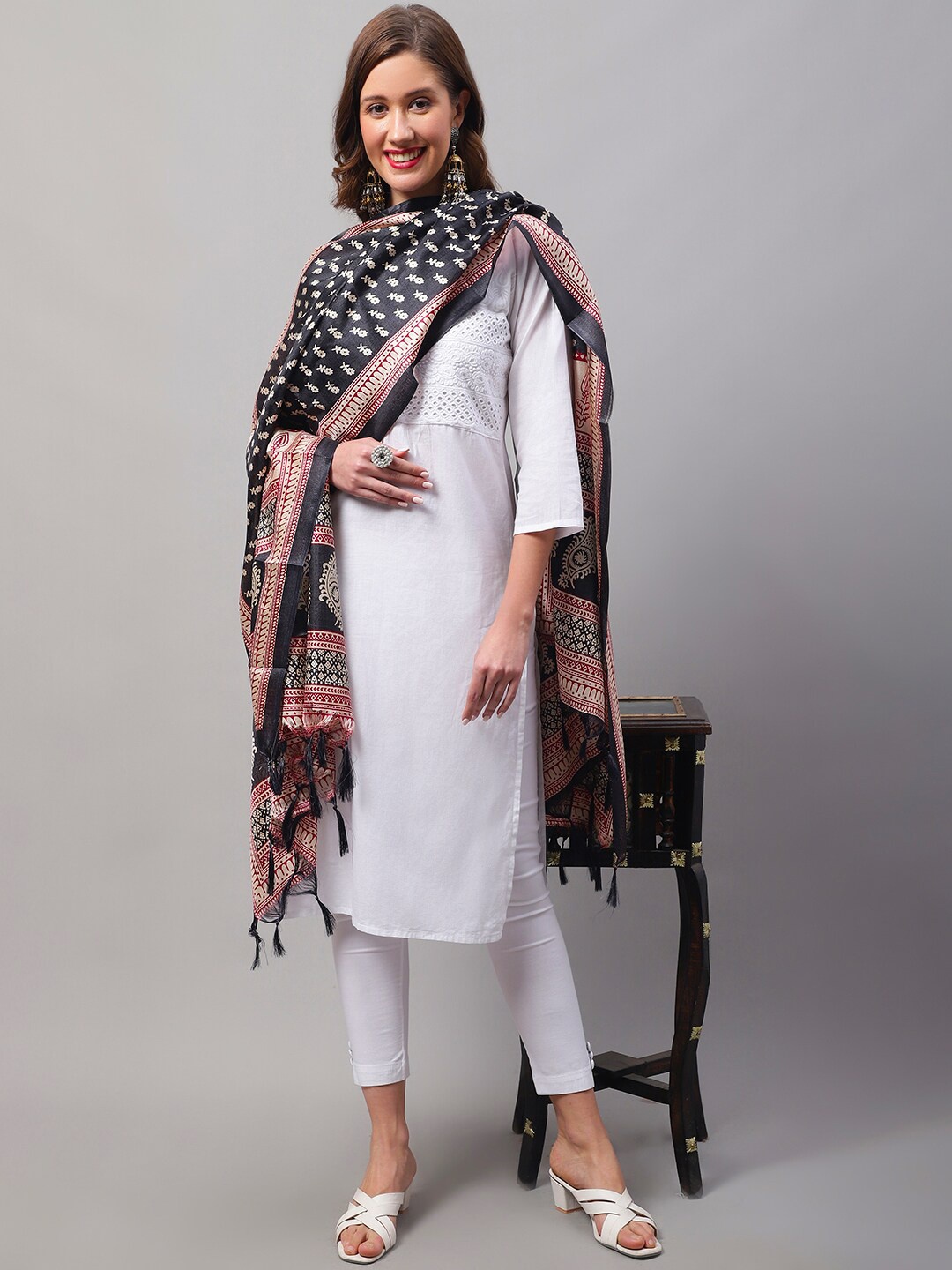 

LOOM LEGACY Jaipuri Printed Dupatta With Tasselled, Black